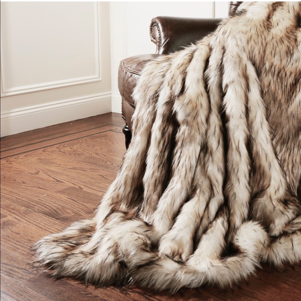 FAUX FUR BLANKET